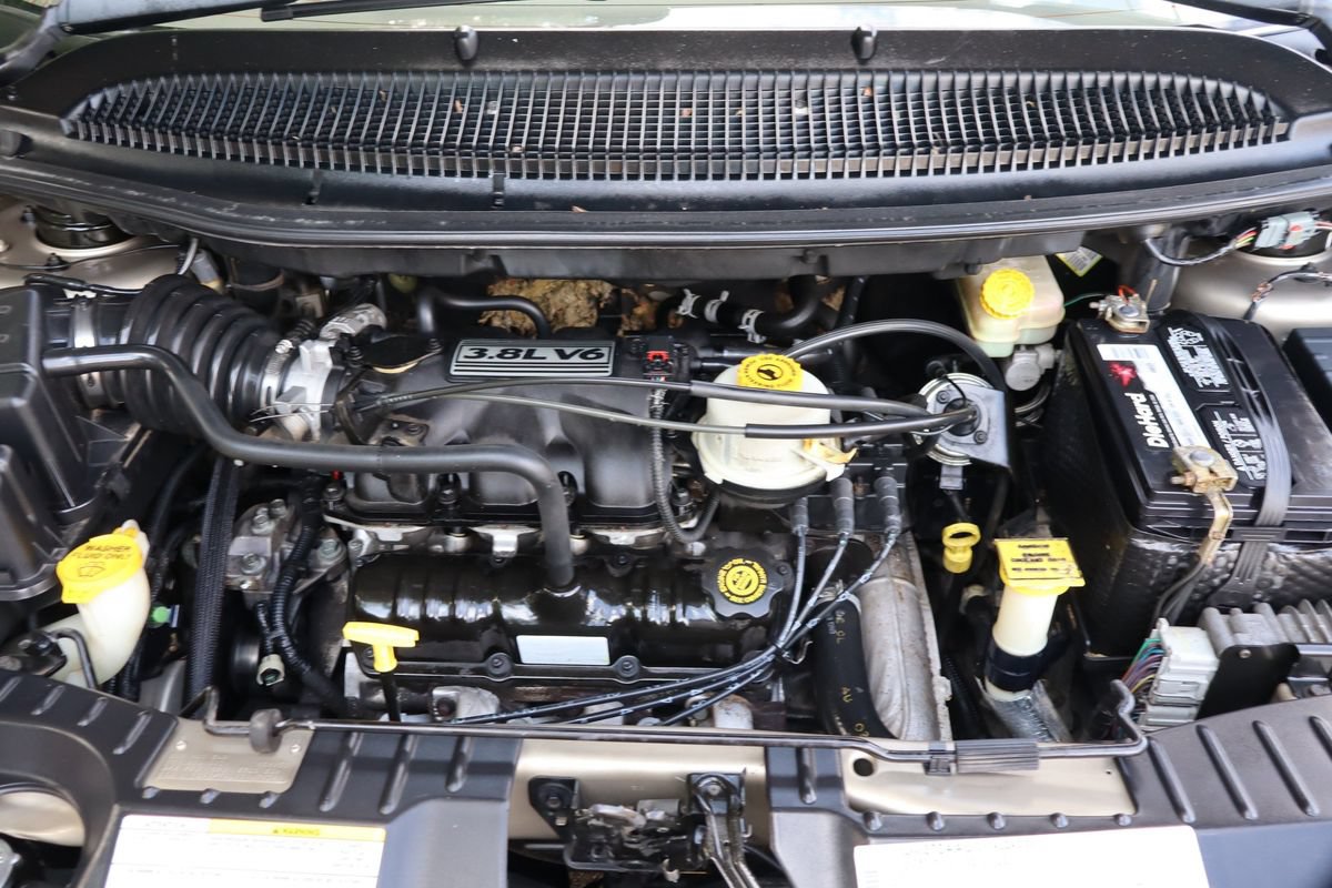 Used 2002 Chrysler Town & Country EX FWD image 37