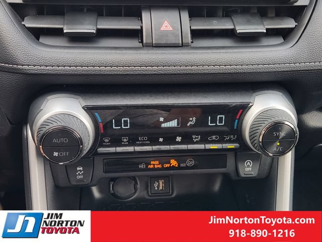 Used 2025 Toyota RAV4 XLE AWD/4WD image 19