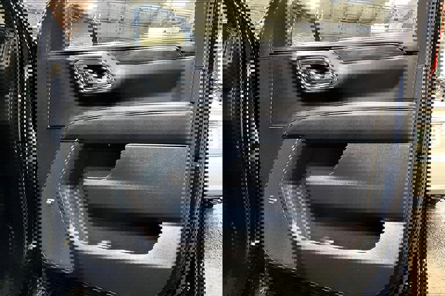 Used 2021 GMC Yukon SLT w/ SLT Premium Package AWD/4WD image 22