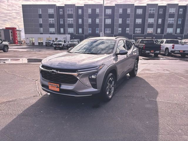 Used 2024 Chevrolet Trax LT w/ Driver Confidence Package image 1