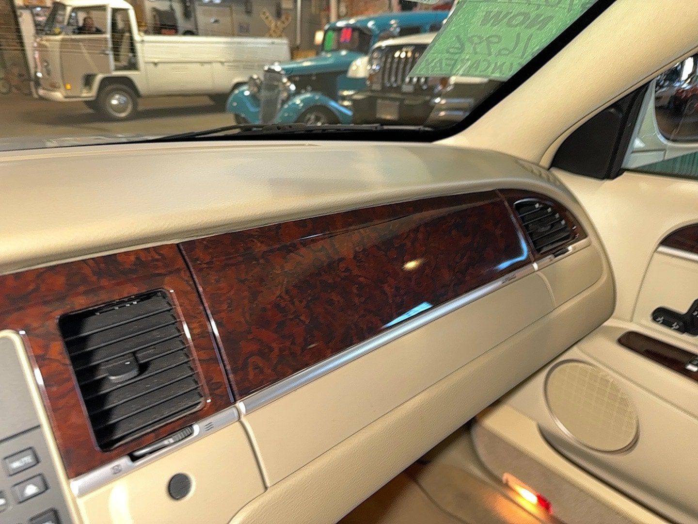 Used 2007 Lincoln Town Car Signature RWD image 34