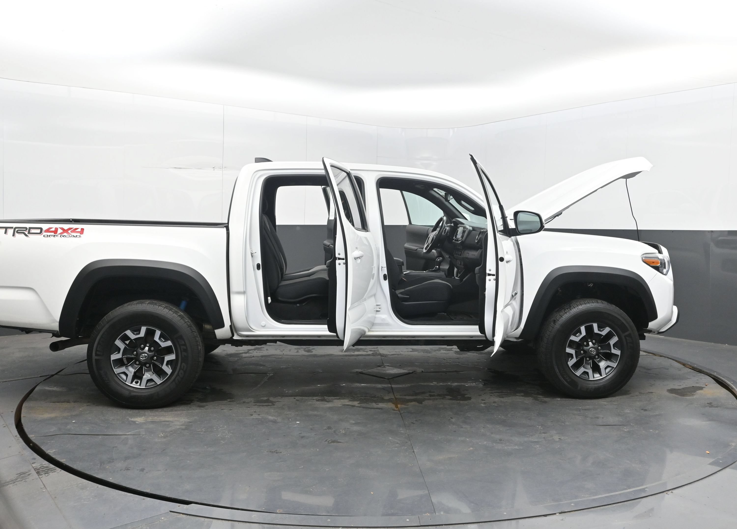 Used 2022 Toyota Tacoma TRD Off-Road w/ Technology Package AWD/4WD image 40
