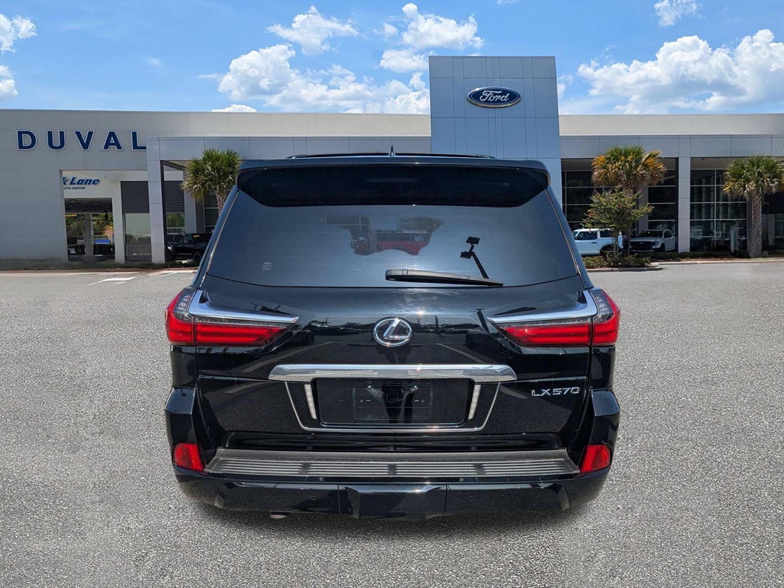 Used 2019 Lexus LX 570 4WD w/ Luxury Package image 5