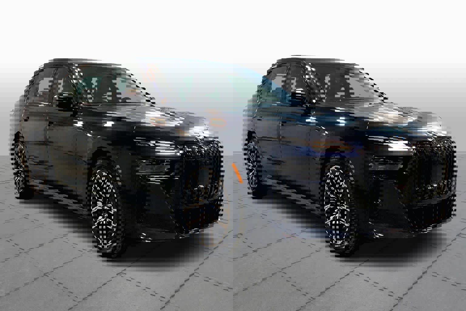 Certified 2023 BMW 760i xDrive image 3