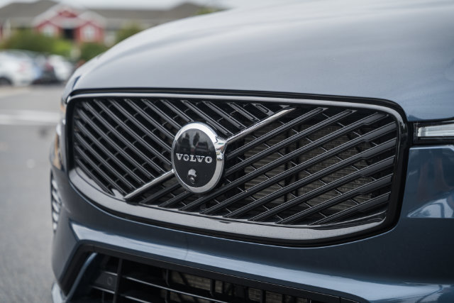 Certified 2026 Volvo XC60 B5 Plus AWD/4WD image 12