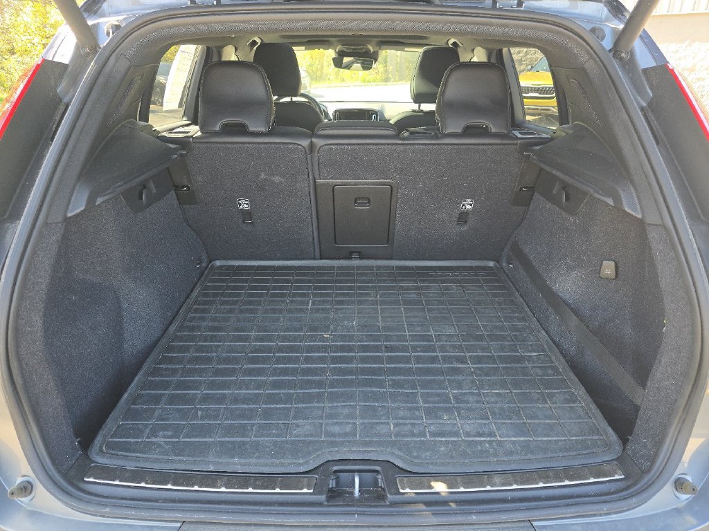 Used 2019 Volvo XC40 AWD T5 image 19