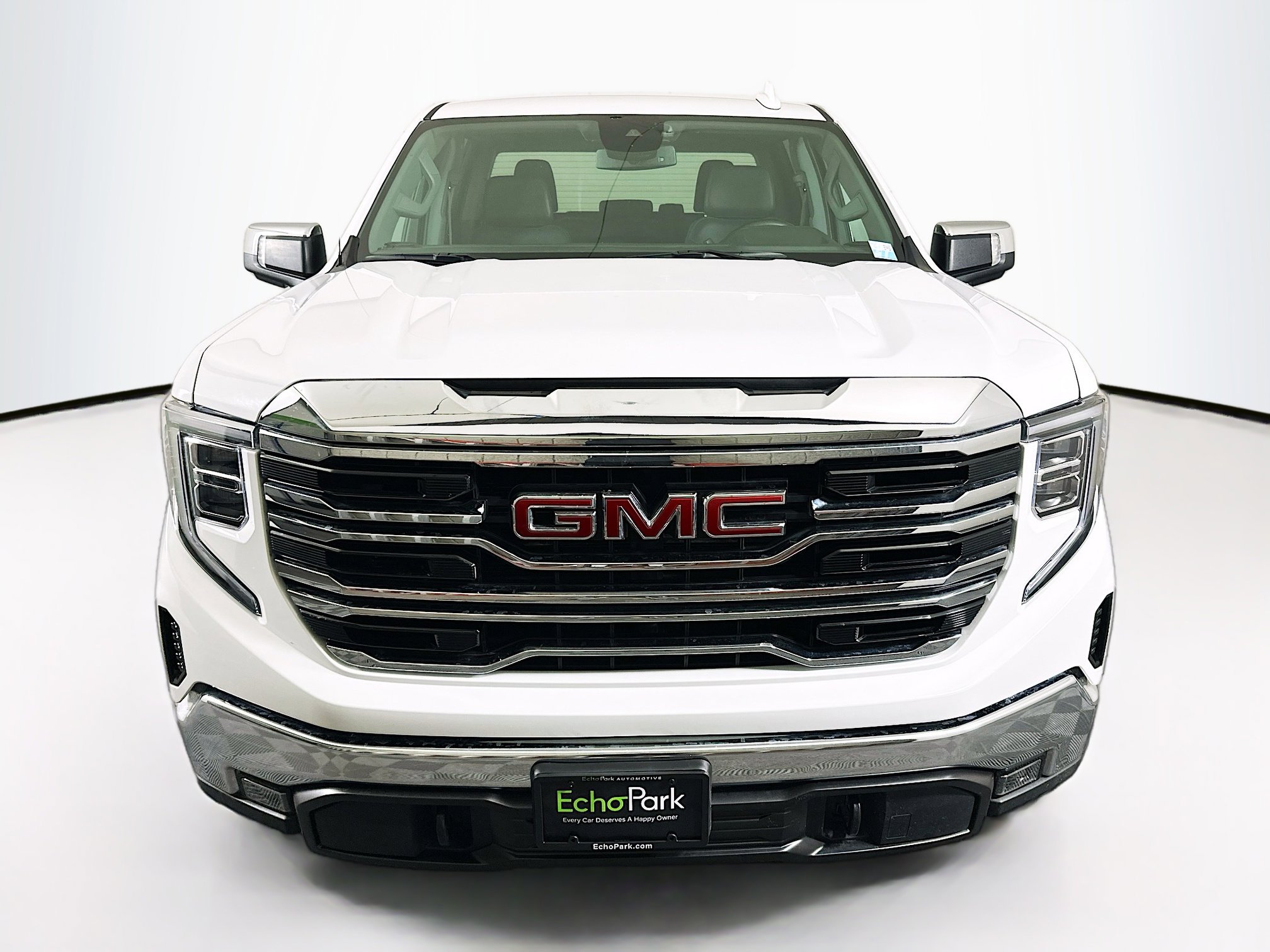Used 2025 GMC Sierra 1500 SLT image 2