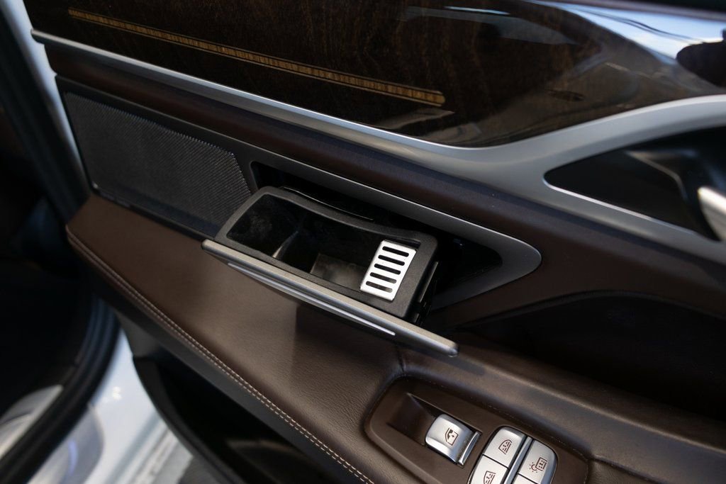 Used 2021 BMW 740i w/ Premium Package RWD image 25