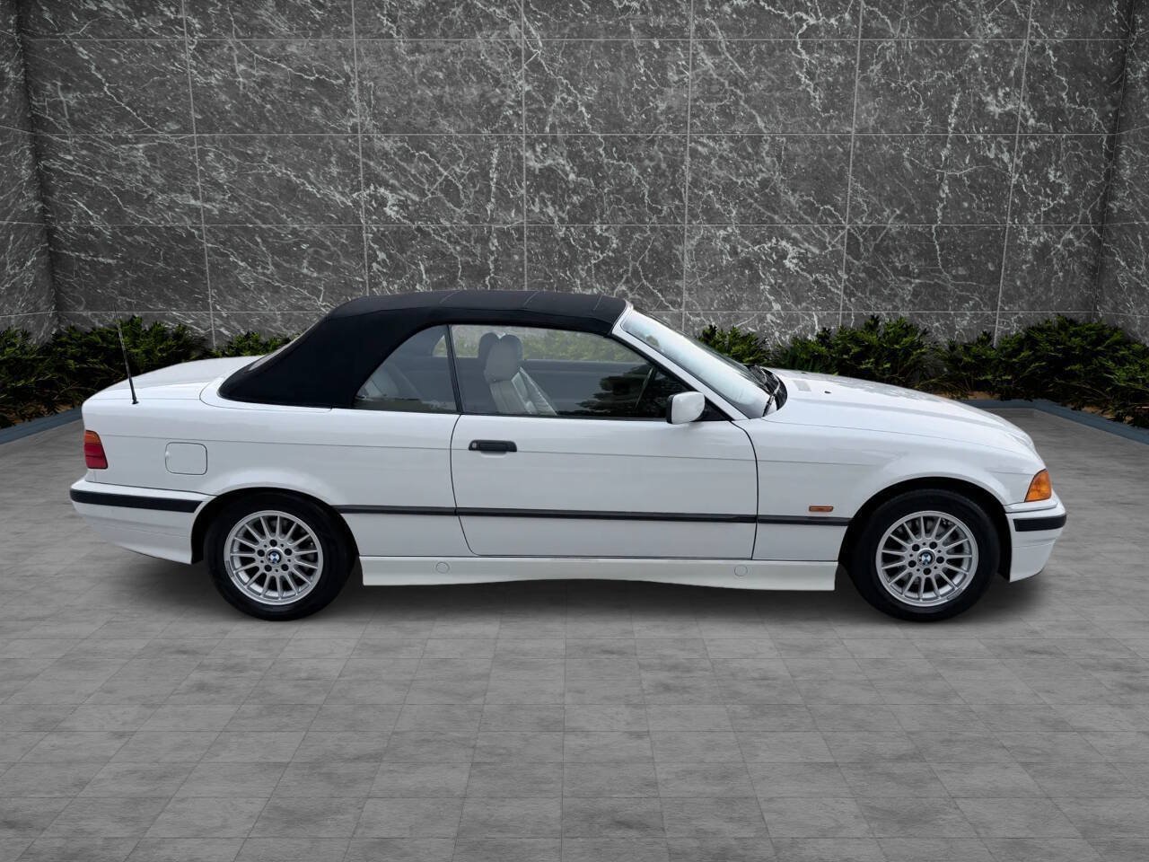 Used 1999 BMW 323i Convertible RWD image 3