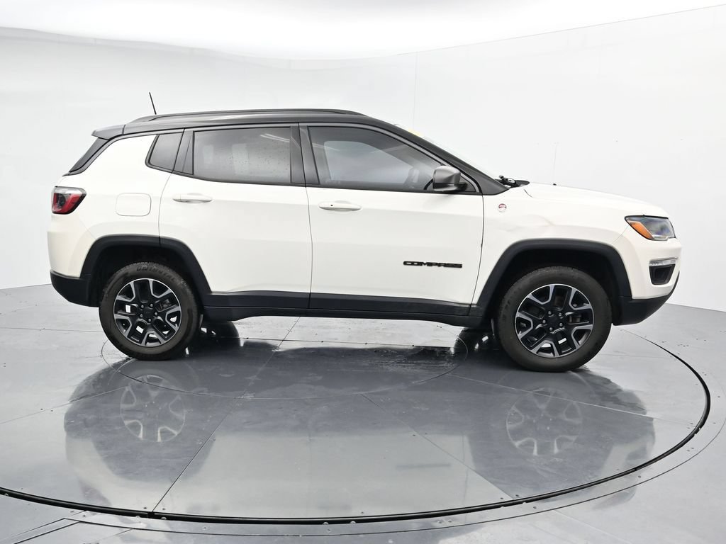 Used 2019 Jeep Compass Trailhawk w/ Popular Equipment Group AWD/4WD image 9