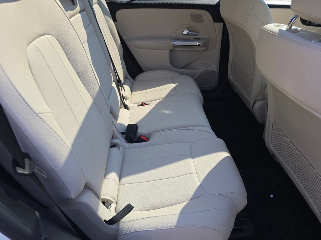 Used 2025 Mercedes-Benz GLB 250 4MATIC image 19