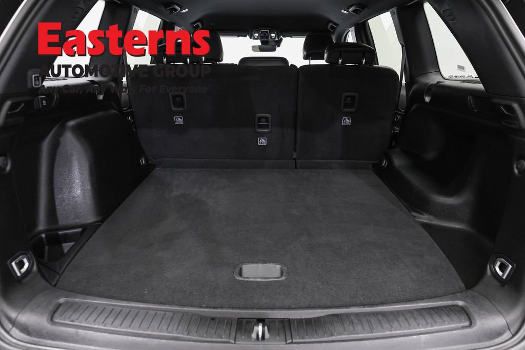 Used 2025 Jeep Grand Cherokee Altitude AWD/4WD image 9