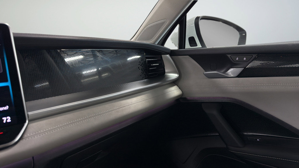 Certified 2025 Volkswagen Tiguan SE AWD/4WD image 26