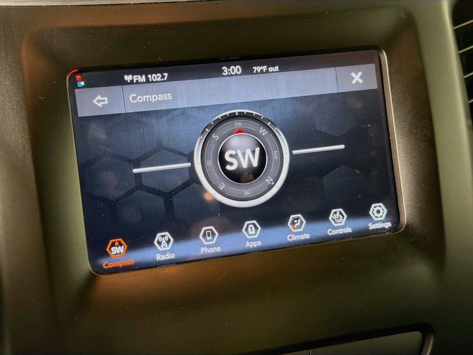 Used 2019 Jeep Cherokee Latitude Plus w/ Cold Weather Group AWD/4WD image 20