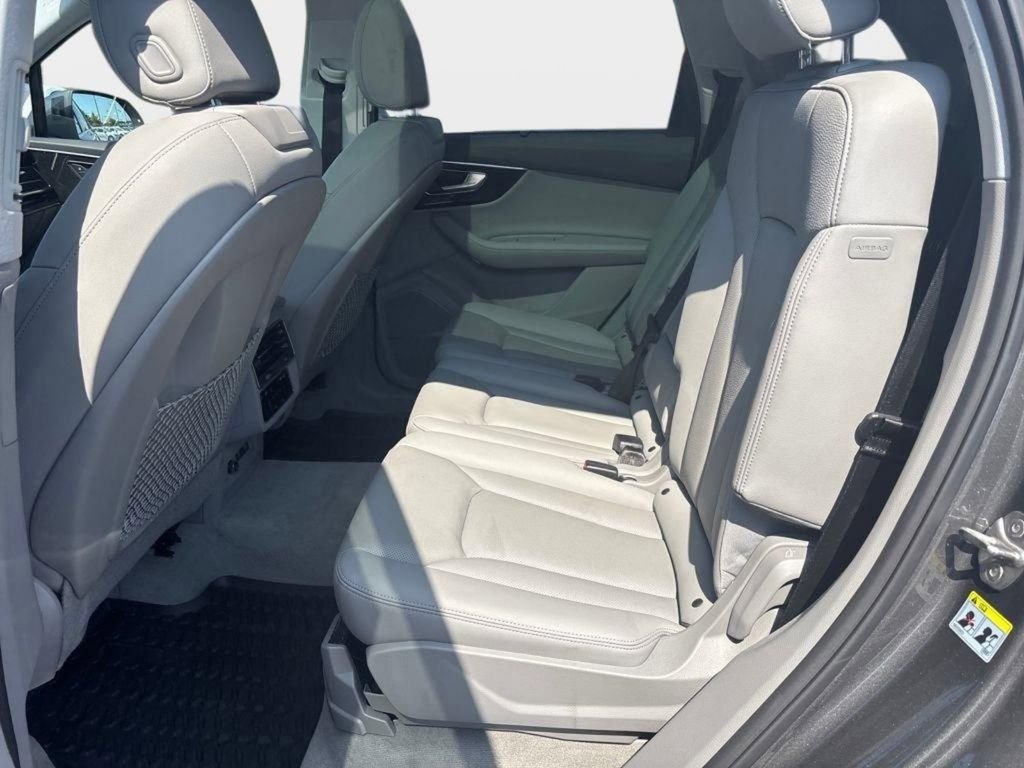 Used 2023 Audi Q7 3.0T Prestige image 14