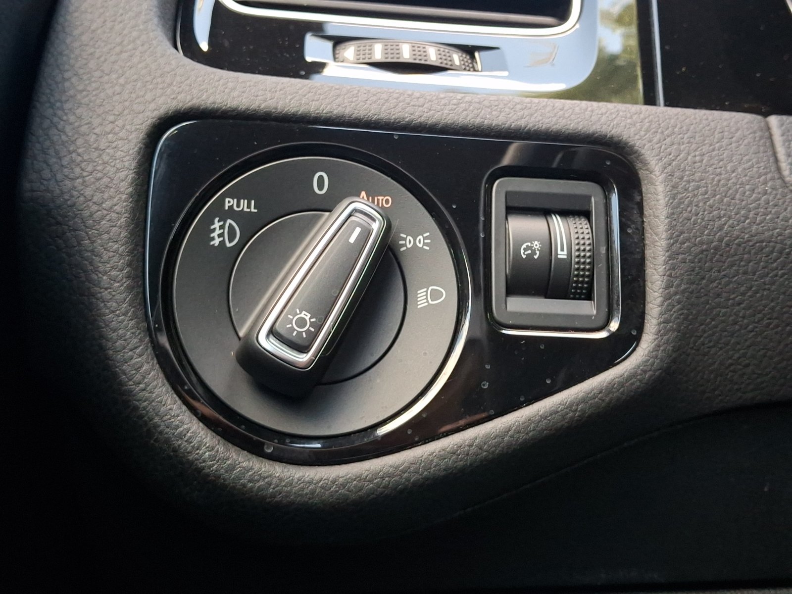 Used 2018 Volkswagen GTI Autobahn FWD image 26