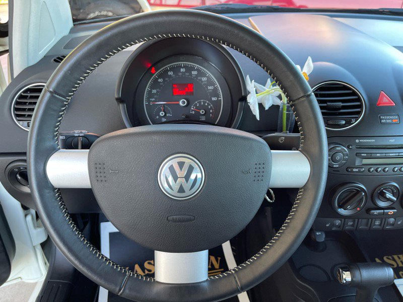 Used 2008 Volkswagen Beetle S image 26