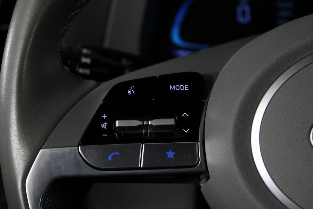 Certified 2025 Hyundai Elantra Sport image 21