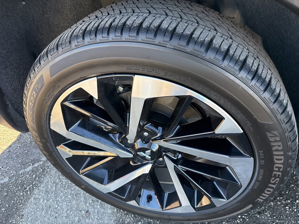 Used 2025 Mitsubishi Outlander SE image 11