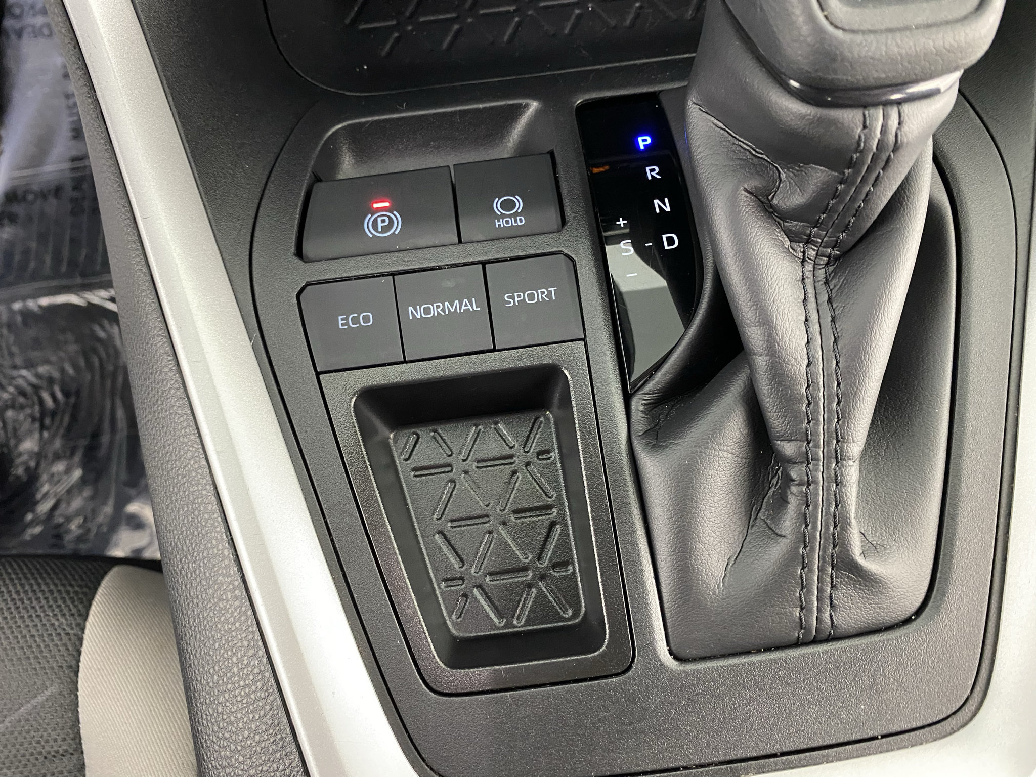Used 2025 Toyota RAV4 XLE FWD image 19