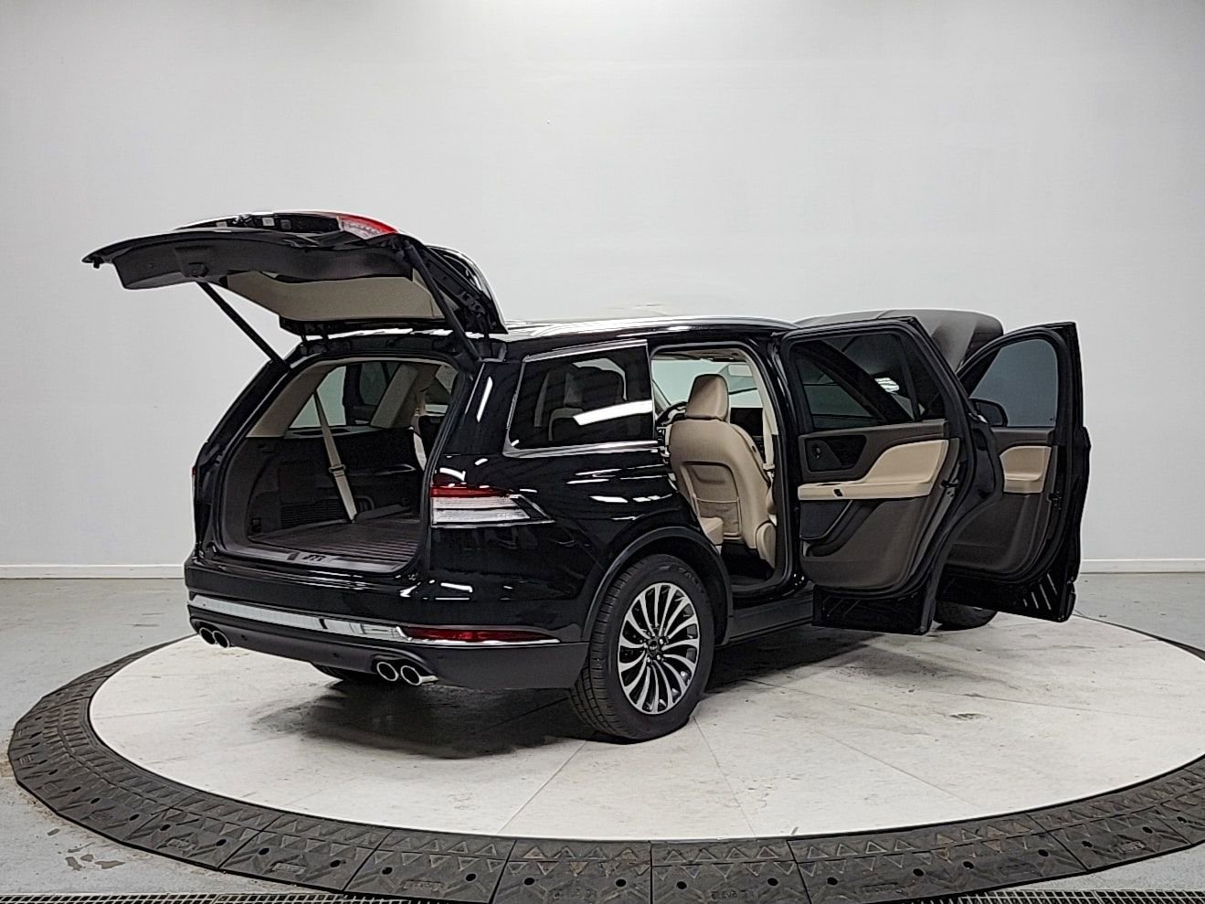Used 2023 Lincoln Aviator Reserve w/ Elements Package Plus image 15