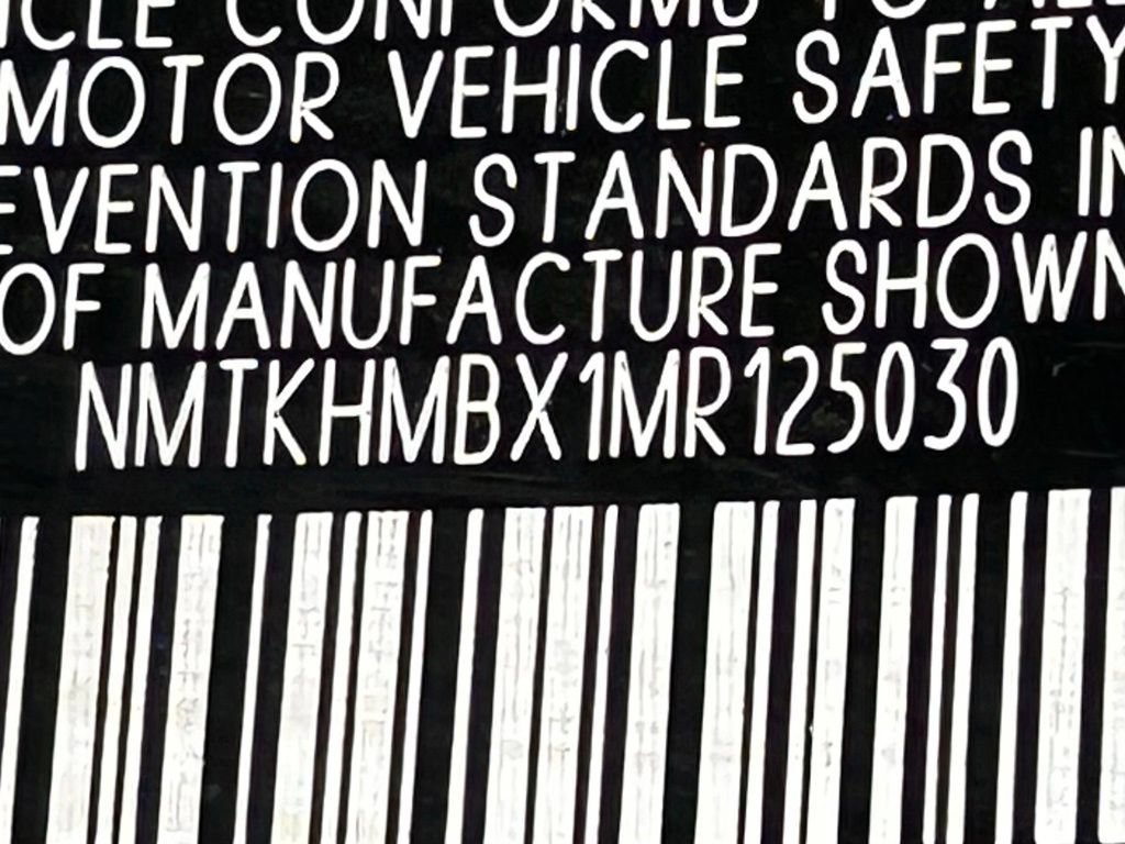 Used 2021 Toyota C-HR XLE FWD image 44