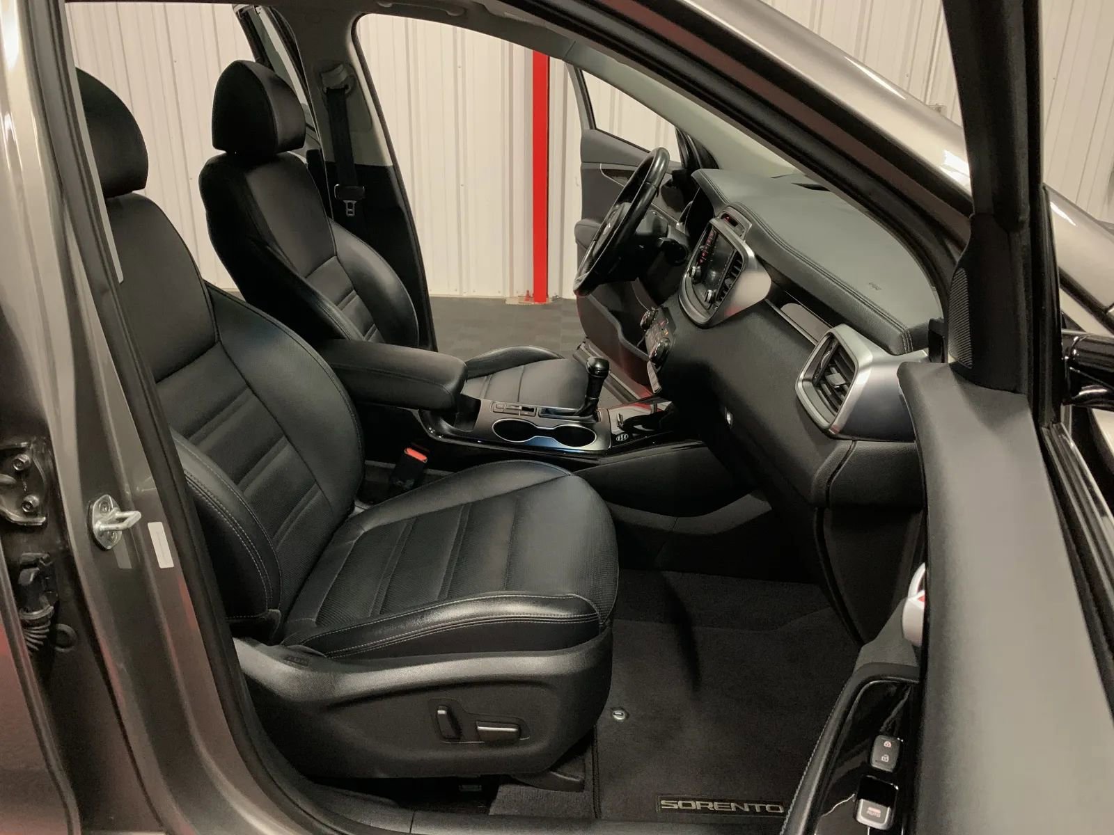 Used 2018 Kia Sorento SX image 49