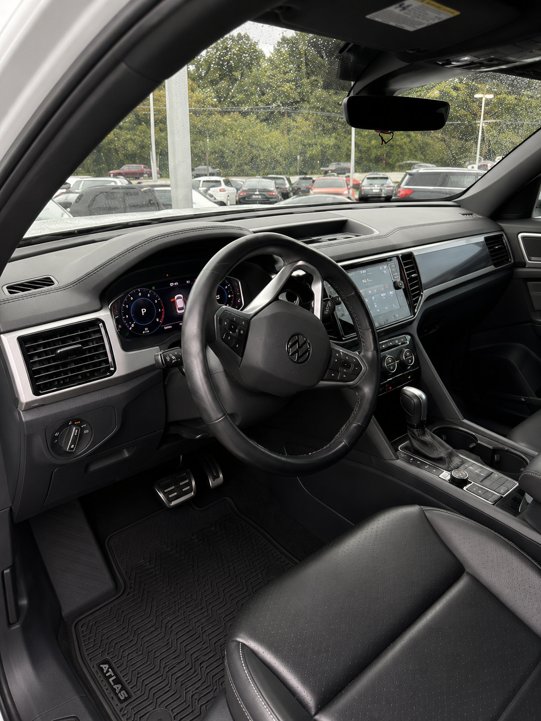 Used 2023 Volkswagen Atlas Cross Sport SEL R-Line AWD/4WD image 5