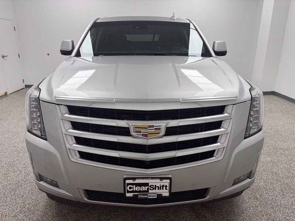 Used 2017 Cadillac Escalade ESV Luxury AWD/4WD image 2