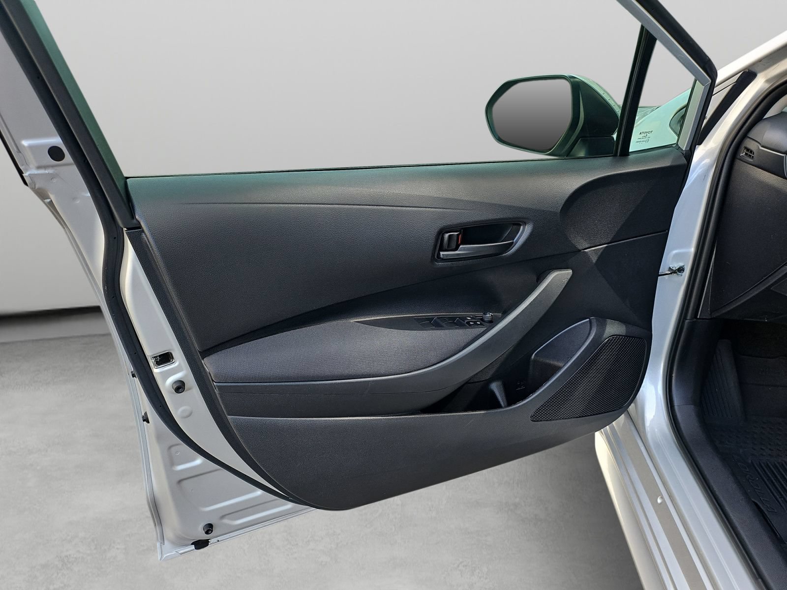 Used 2024 Toyota Corolla LE FWD image 34