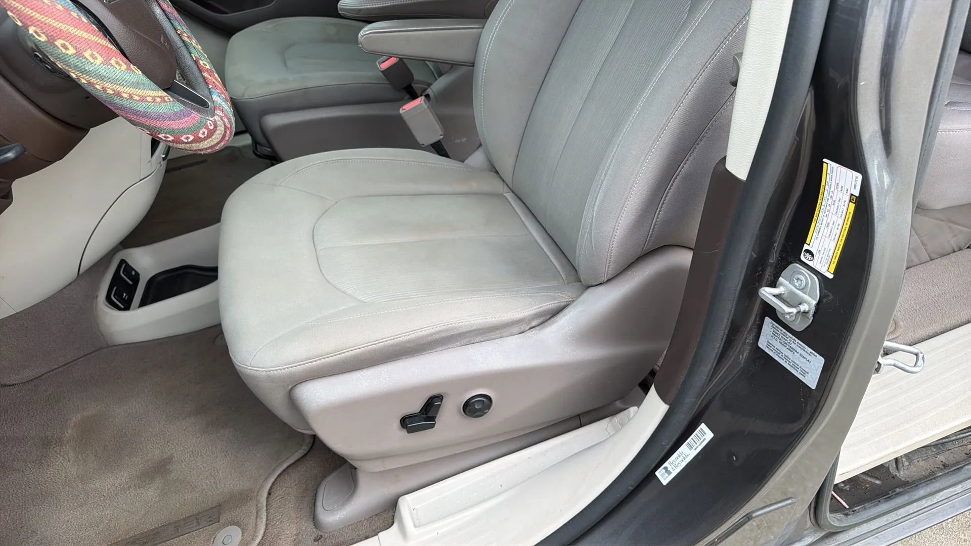 Used 2017 Chrysler Pacifica Touring image 40