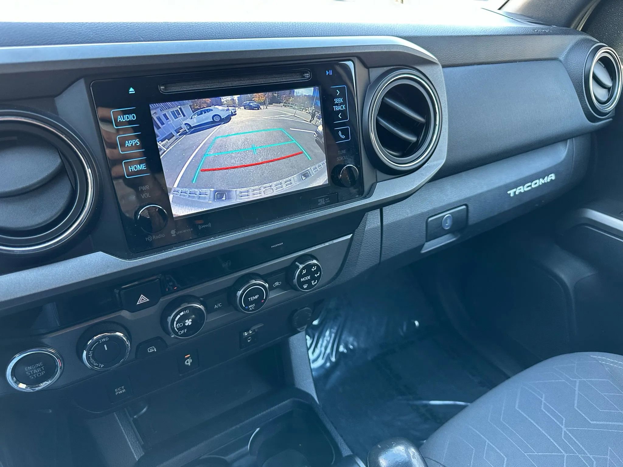 Used 2017 Toyota Tacoma TRD Off-Road image 24