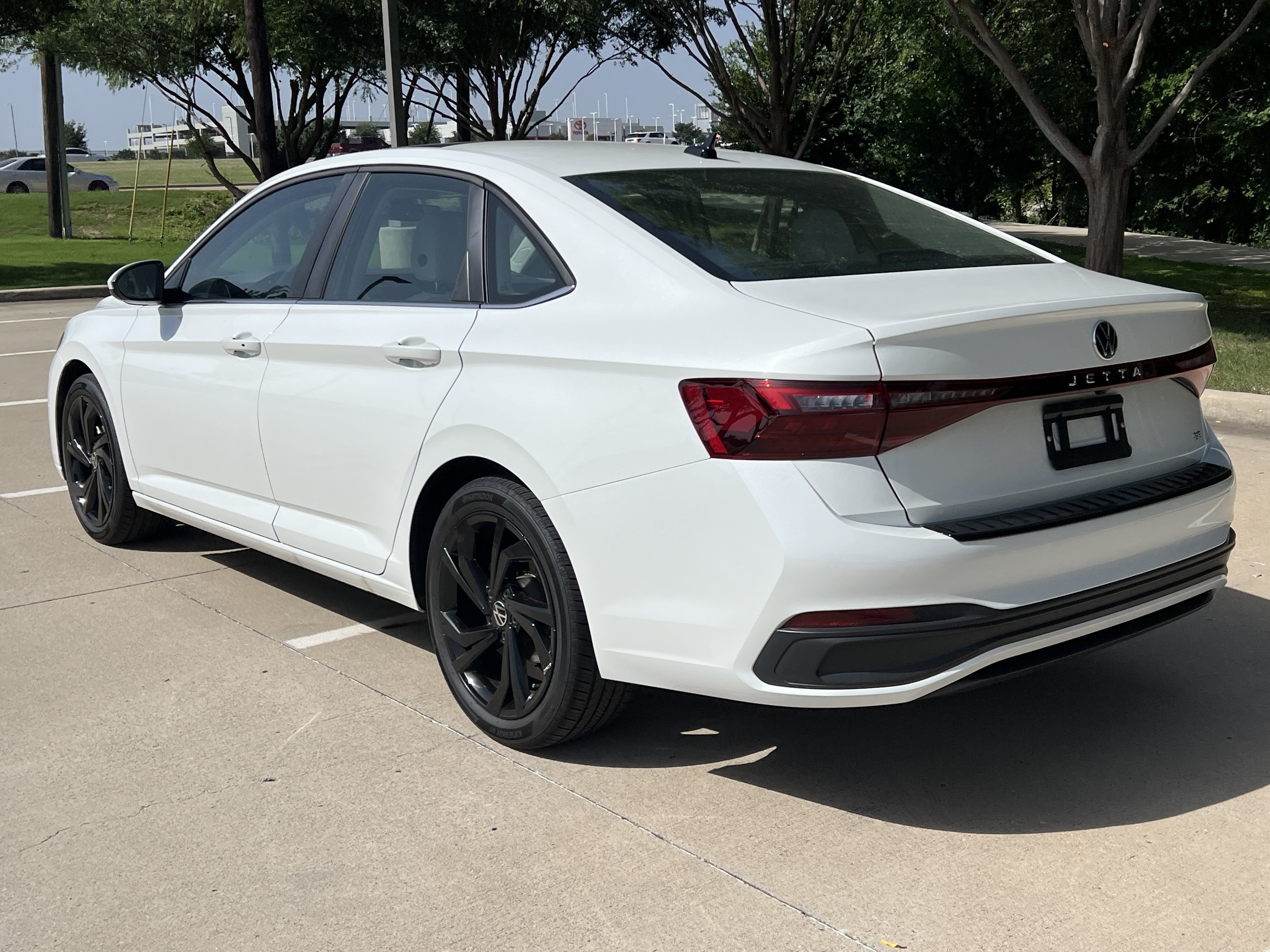 Certified 2026 Volkswagen Jetta SE w/ Black Wheel Package FWD image 8