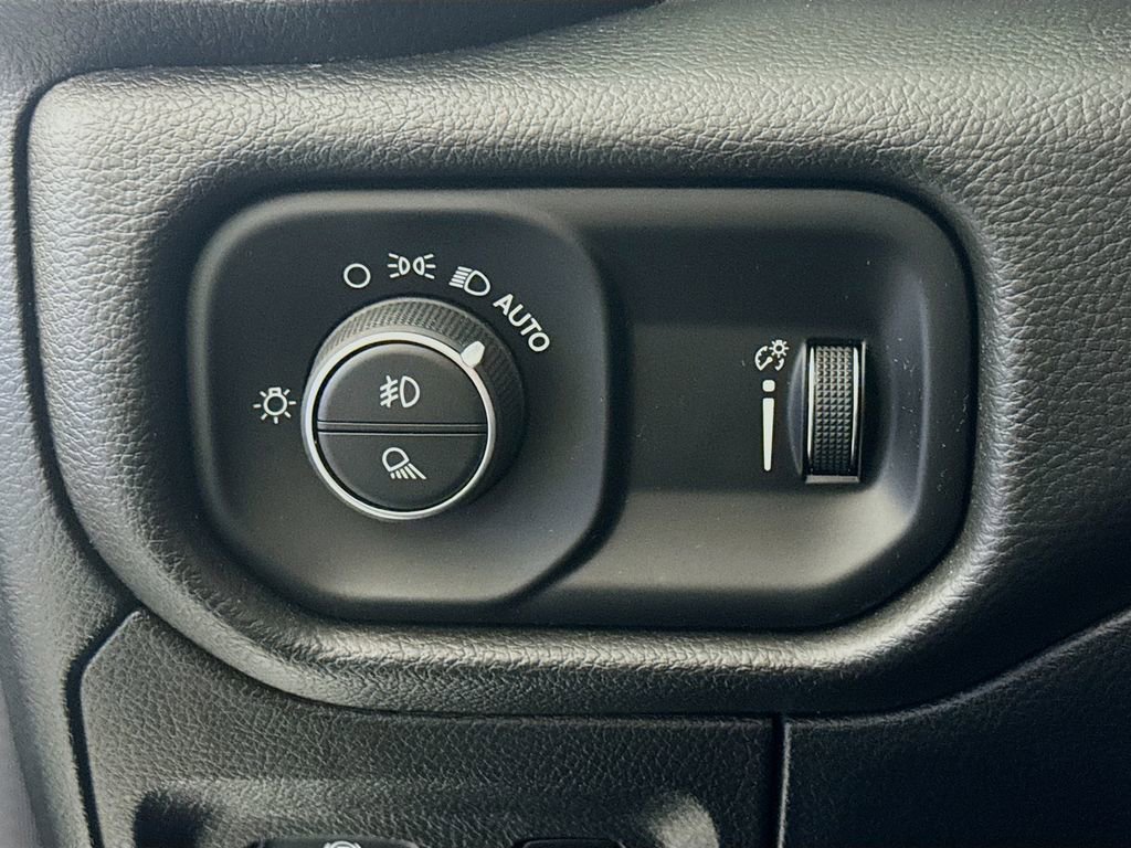 Used 2021 RAM 1500 Big Horn AWD/4WD image 10