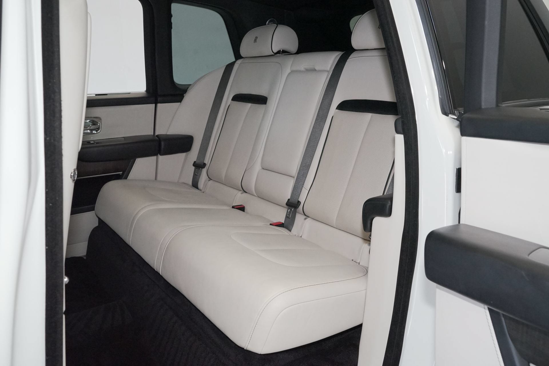 Used 2019 Rolls-Royce Cullinan AWD/4WD image 25