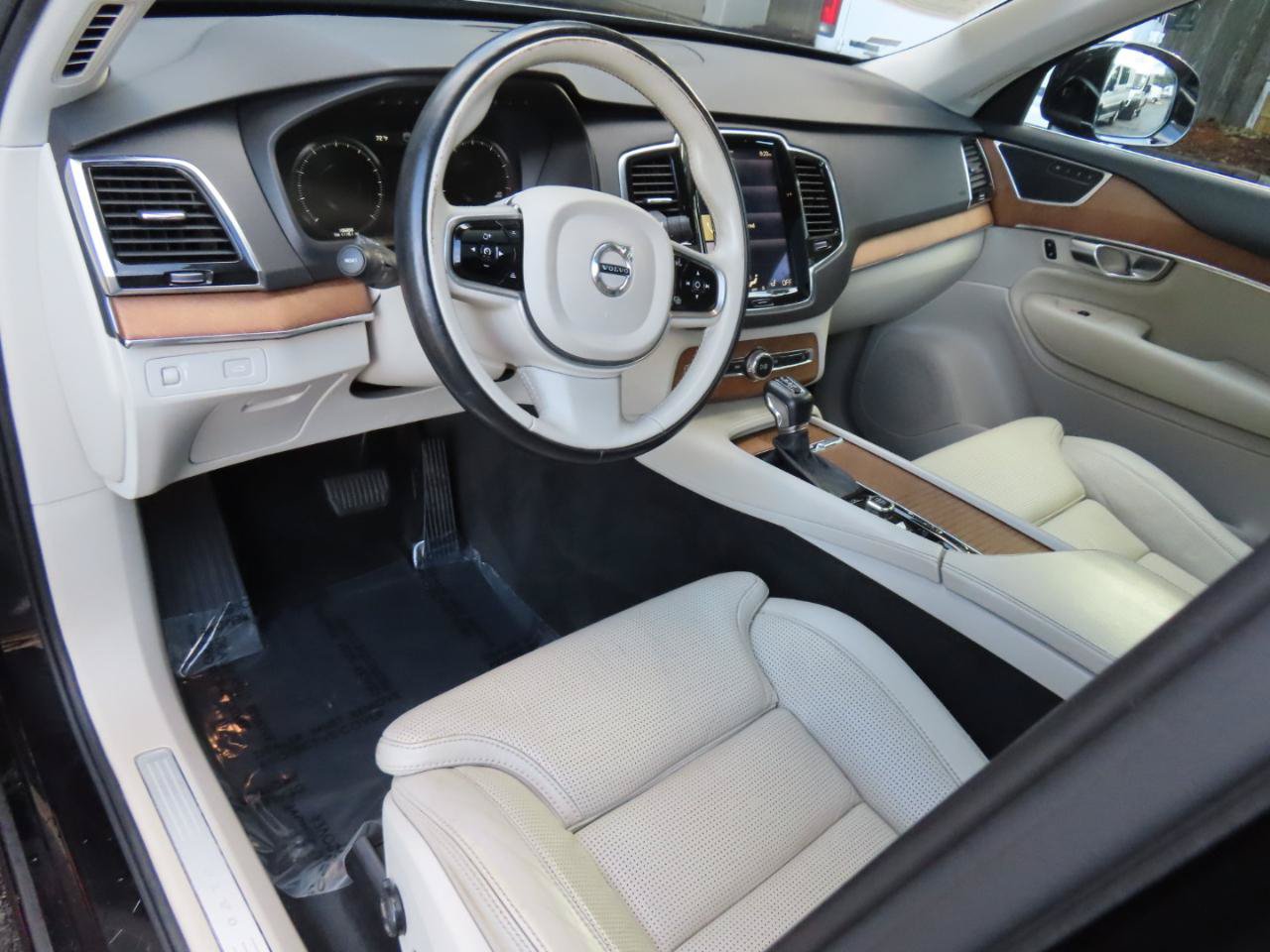 Used 2018 Volvo XC90 T6 Inscription w/ Convenience Package AWD/4WD image 9