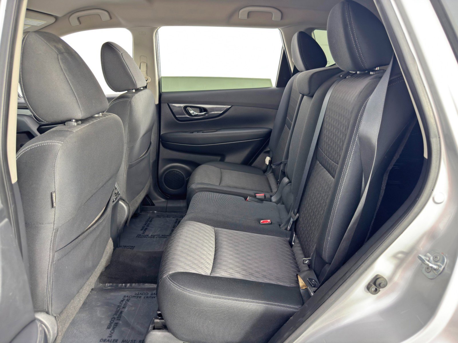 Used 2017 Nissan Rogue S image 33