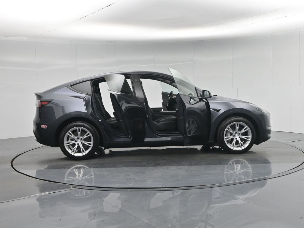 Used 2024 Tesla Model Y Long Range image 3
