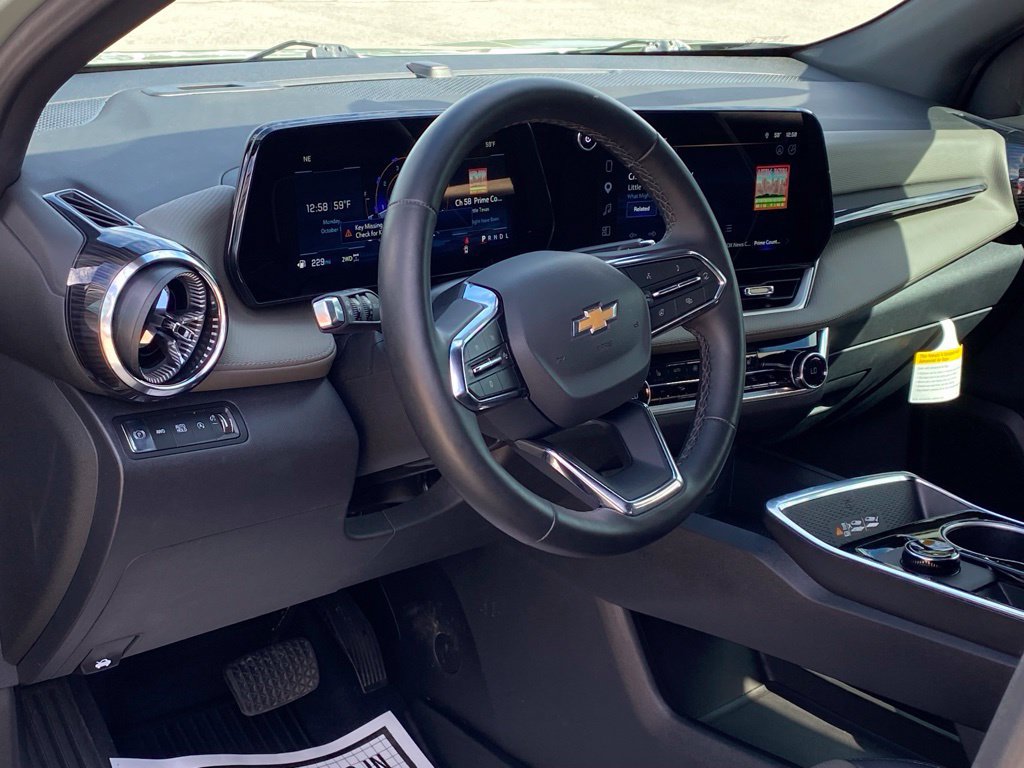 Used 2026 Chevrolet Equinox LT w/ Convenience Package II AWD/4WD image 11