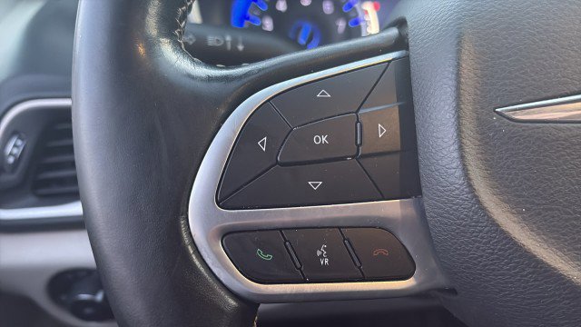 Used 2021 Chrysler Pacifica Touring-L image 14