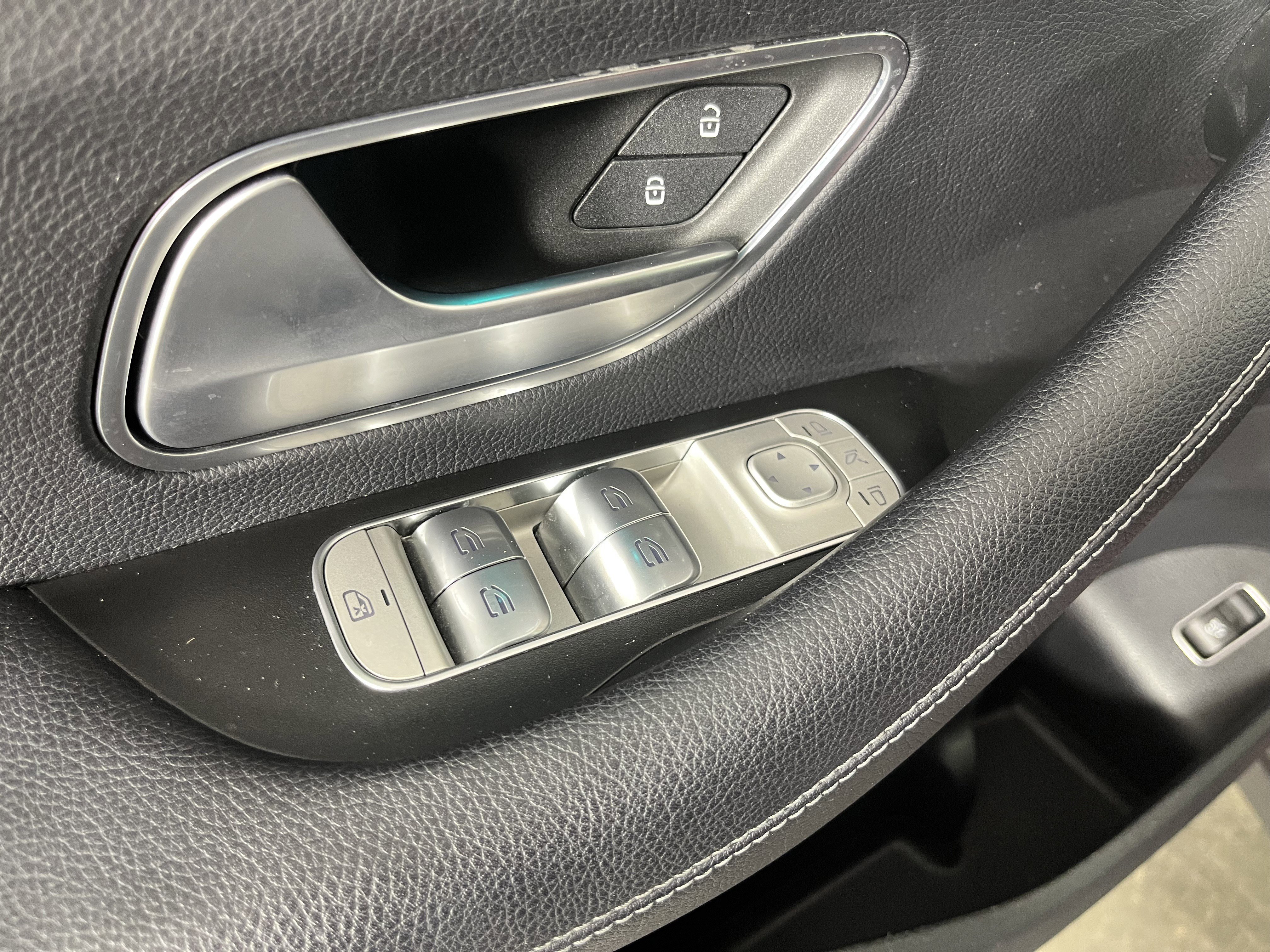 Used 2022 Mercedes-Benz GLE 350 4MATIC image 22