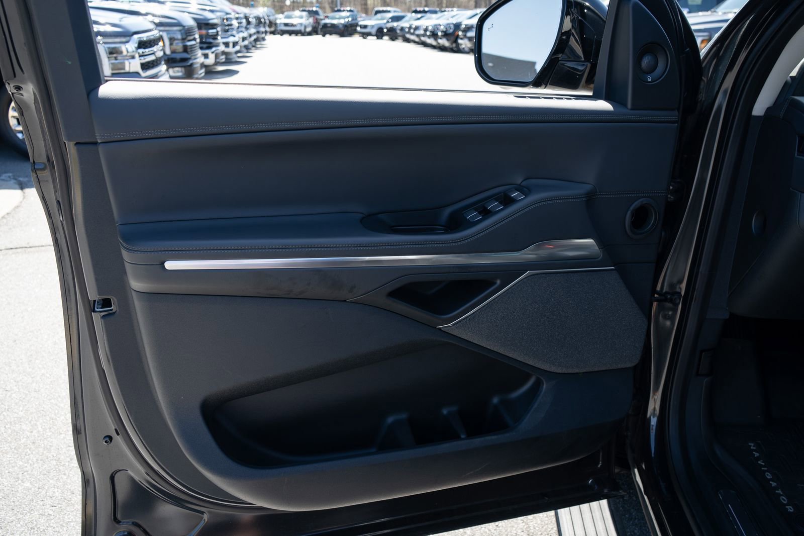 Used 2025 Lincoln Navigator L Reserve image 29