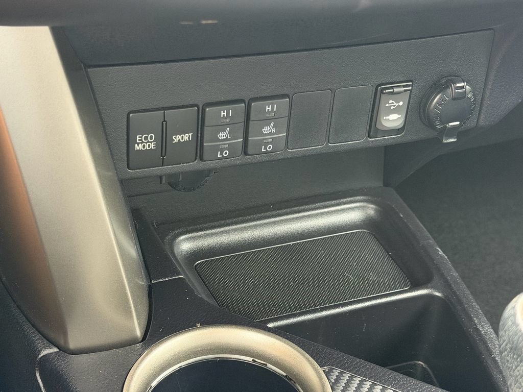 Used 2015 Toyota RAV4 Limited w/ Technology Package AWD/4WD image 26