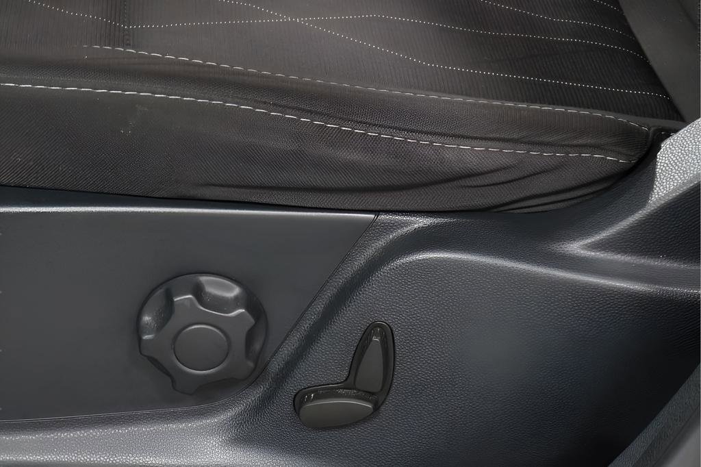 Used 2019 Ford EcoSport SE w/ SE Convenience Package image 22