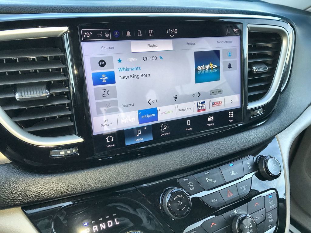 Used 2024 Chrysler Pacifica Touring-L FWD image 16