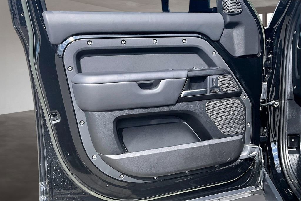 Used 2023 Land Rover Defender 110 V8 image 18