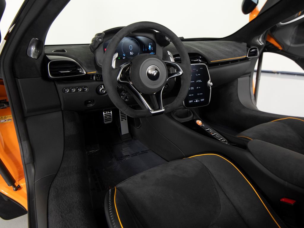 Used 2025 McLaren Artura Spider image 15