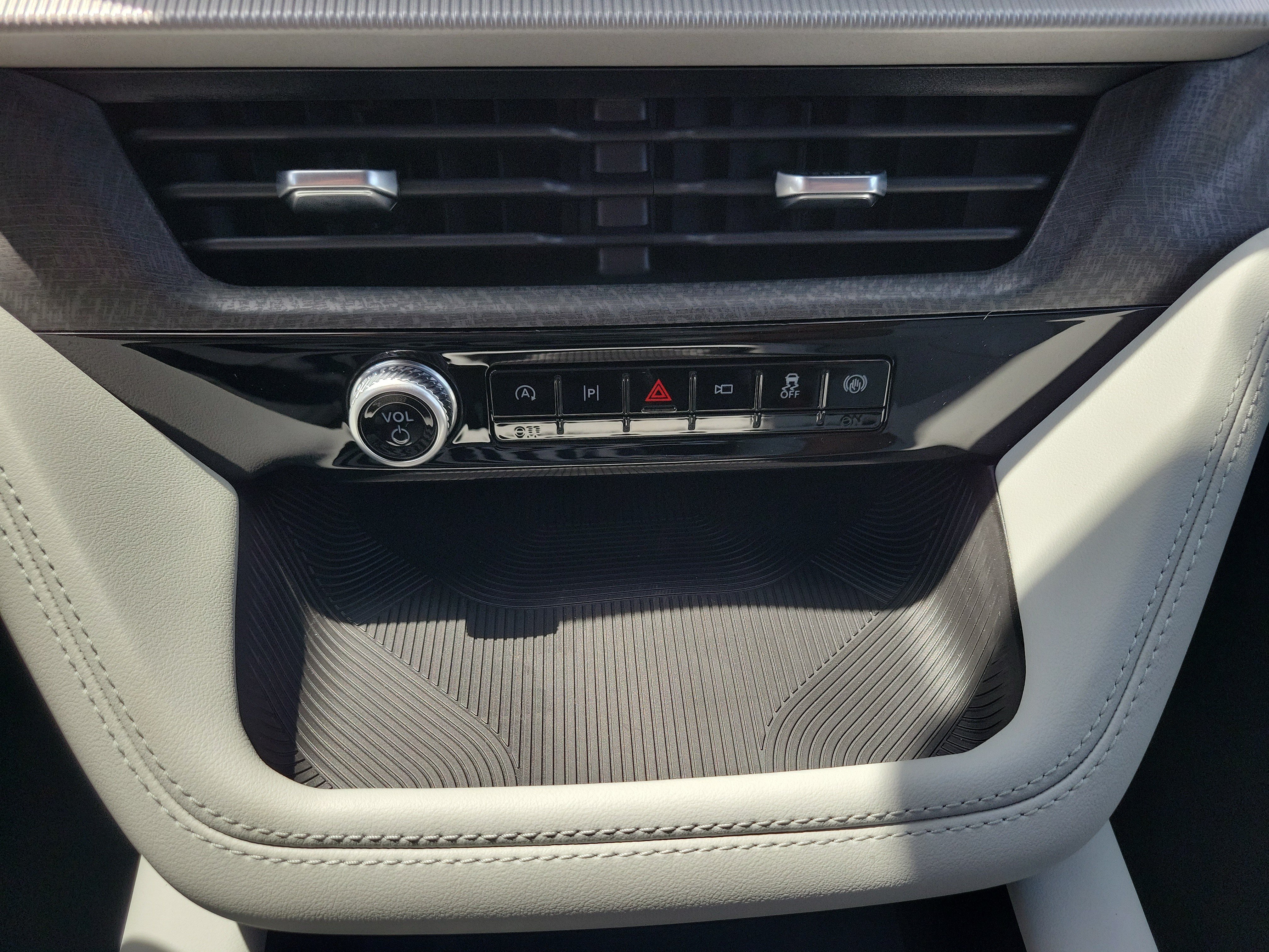 New 2027 Ford Explorer Platinum w/ 3.0L Ultimate Package RWD image 14