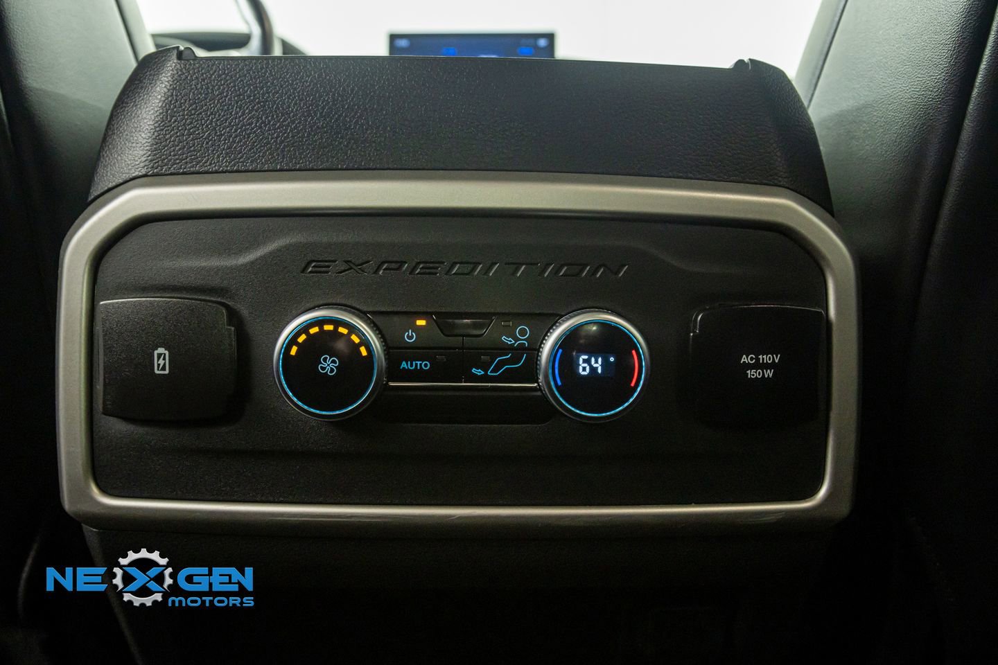 Used 2024 Ford Expedition XLT image 29