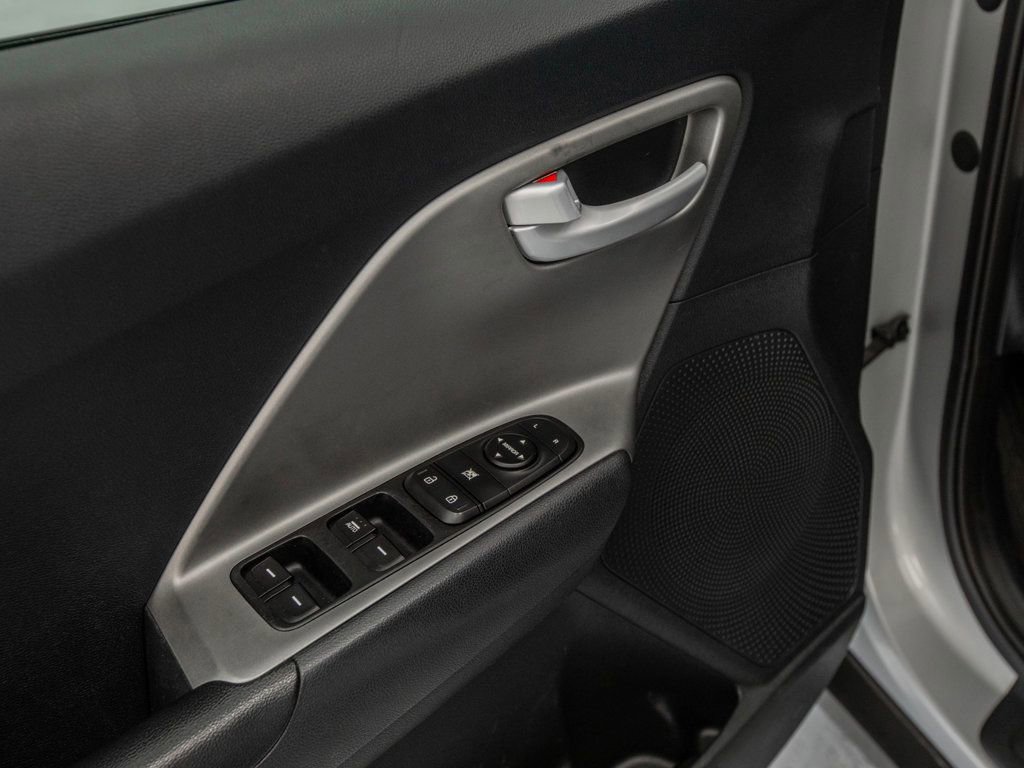Used 2019 Kia Niro LX FWD image 25